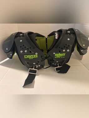 Schutt DS flex Youth kids Football shoulder pads Medium 13”-14” 30”-32” Black